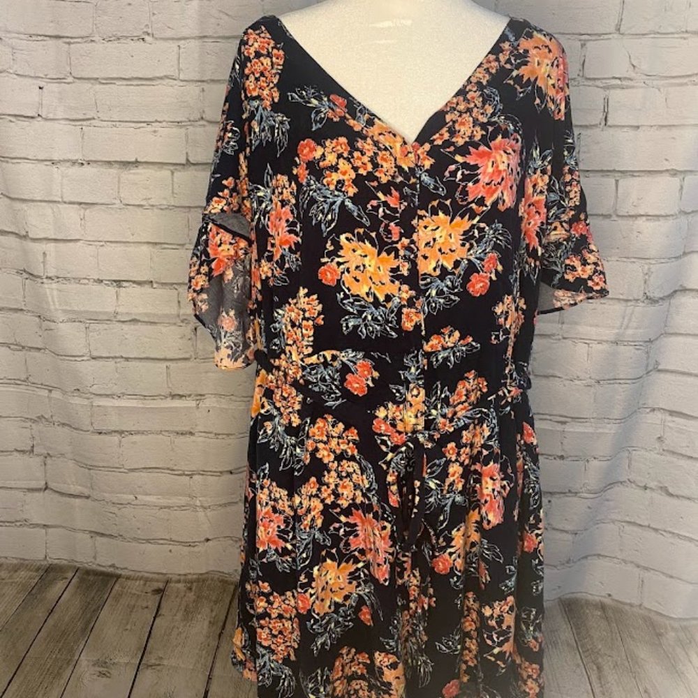 TORRID NAVY FLORAL V-NECK CHALLIS ROMPER Size 3 (US 22-24)